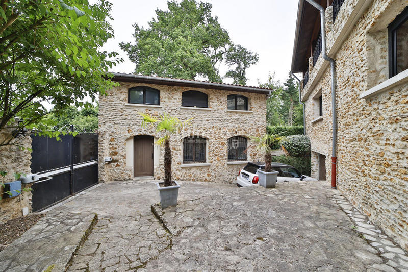 Villa - 253 m² - 8 pièces