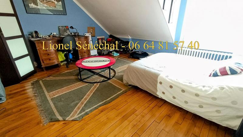 Maison - 247 m² - 15 pièces