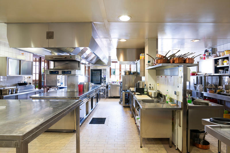 Maison - 720 m² - 12 pièces