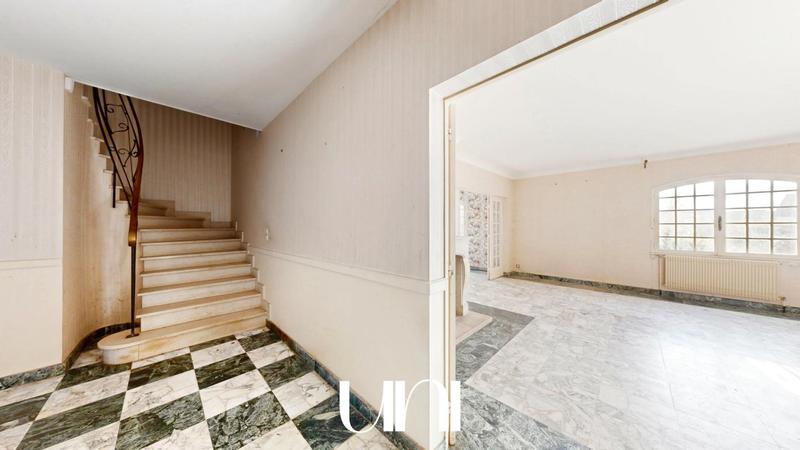 Maison - 208 m² - 8 pièces