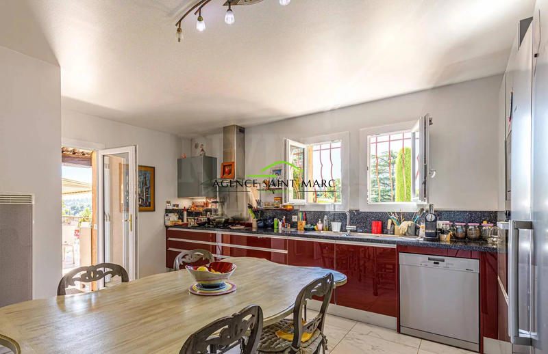 Maison - 298 m² - 9 pièces