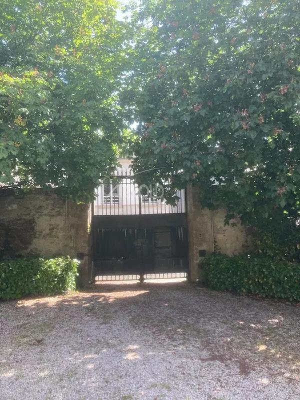 Maison - 463 m² - 15 pièces