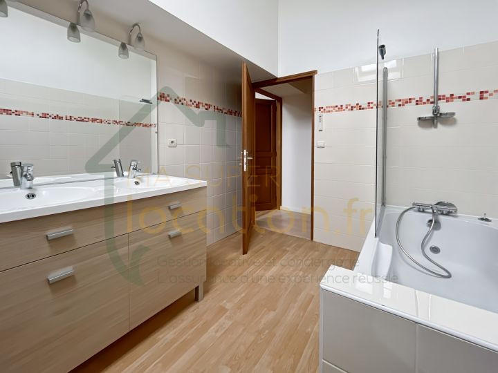 Appartement - 138 m² - 6 pièces