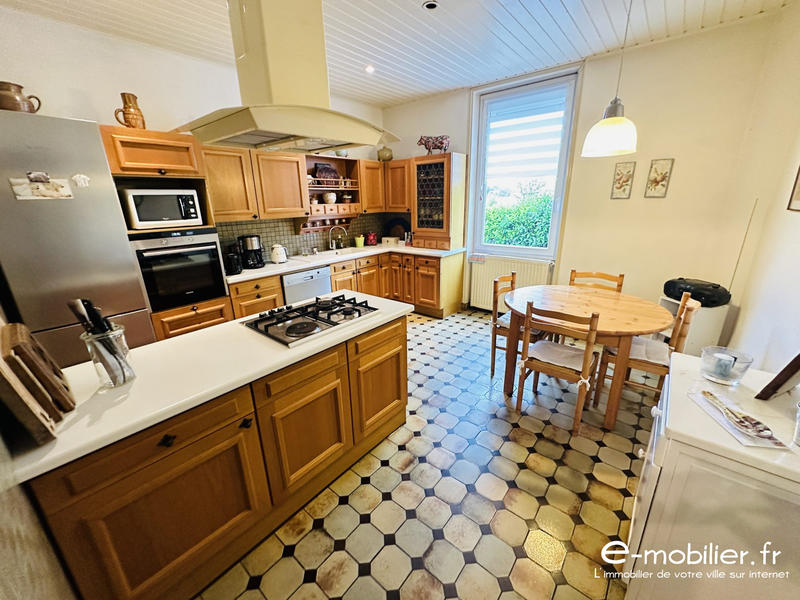 Maison - 215 m² - 8 pièces