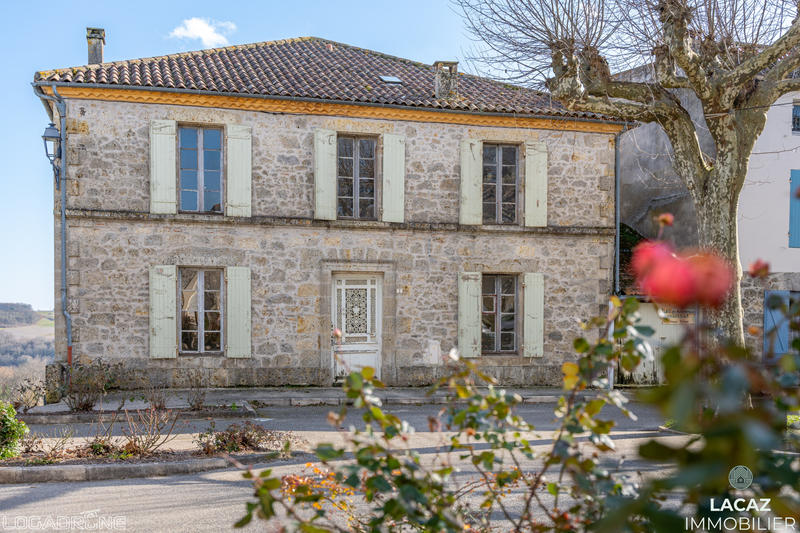 Maison - 450 m² - 6 pièces