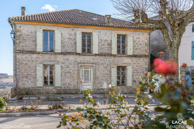 Maison - 450 m² - 6 pièces
