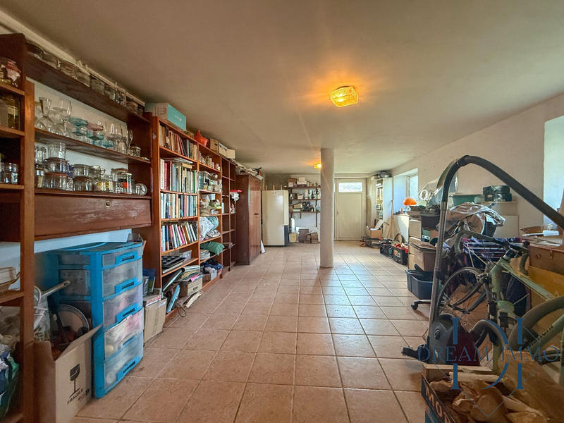 Maison - 273 m² - 9 pièces