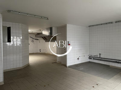 Local commercial - 217 m²