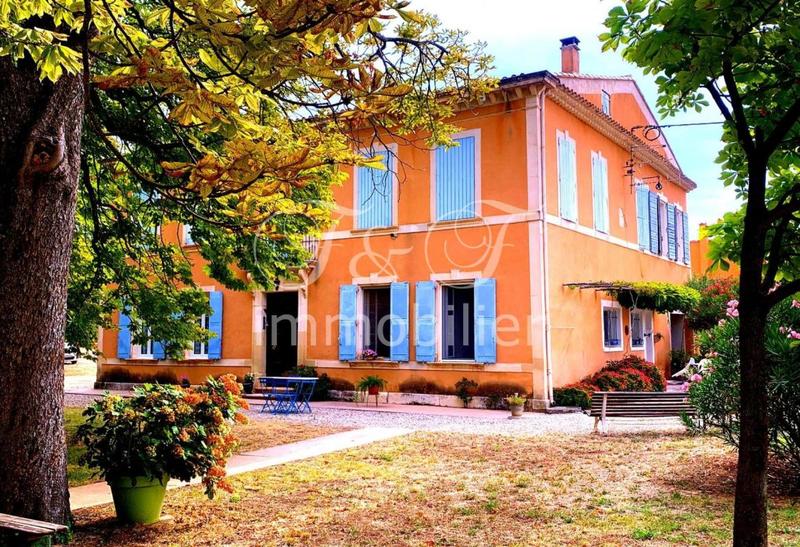 Propriété - 600 m²