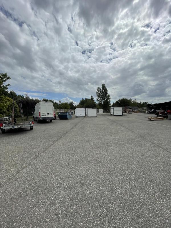 Entrepôt - 1 049 m²