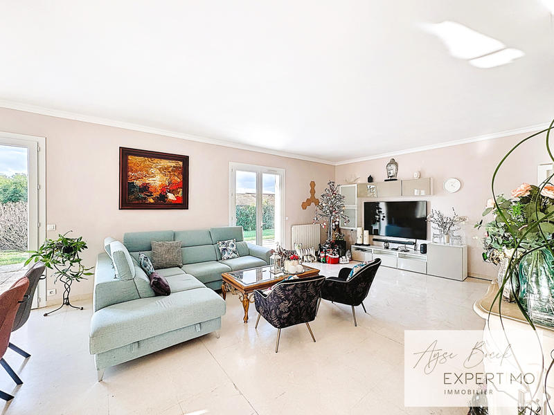 Maison - 240 m² - 10 pièces