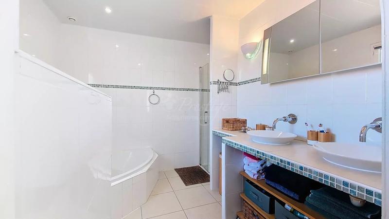 Maison - 206 m² - 8 pièces