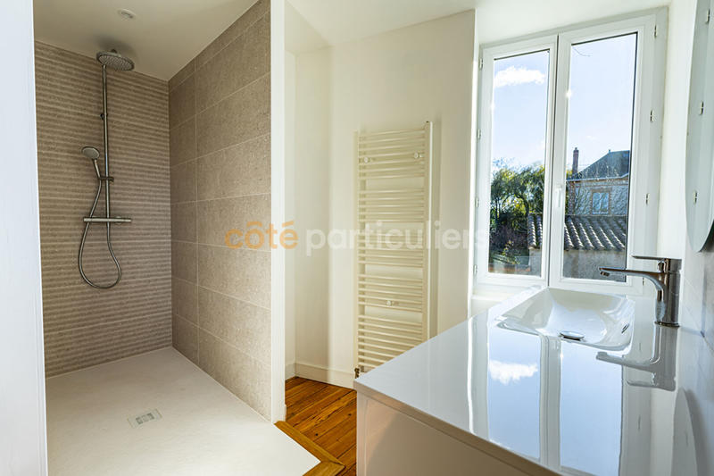 Maison - 360 m² - 10 pièces