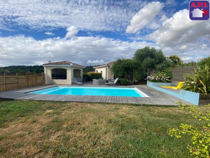 Maison - 239 m² - 7 pièces