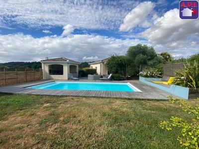 Maison - 239 m² - 7 pièces