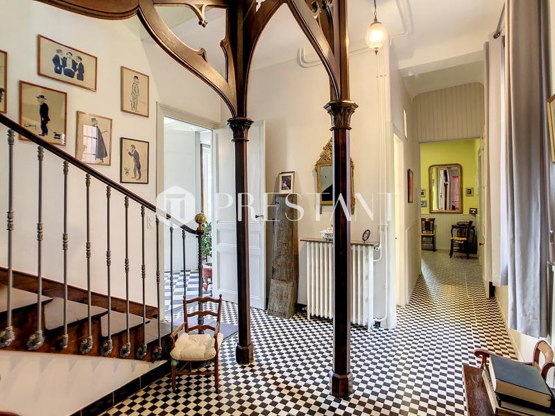 Maison - 380 m² - 12 pièces