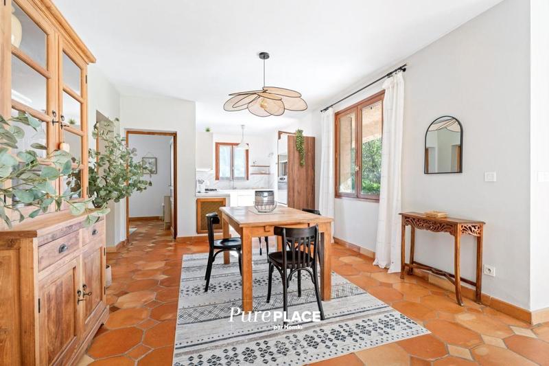 Maison - 236 m² - 6 pièces