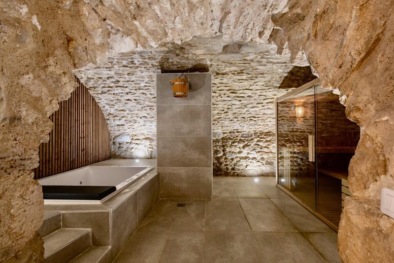 Maison - 440 m² - 12 pièces