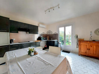 Maison - 214 m² - 7 pièces