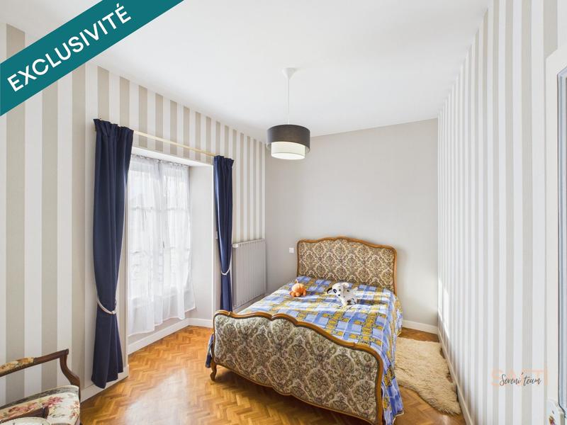 Maison - 211 m² - 8 pièces