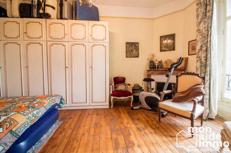 Maison - 230 m² - 10 pièces