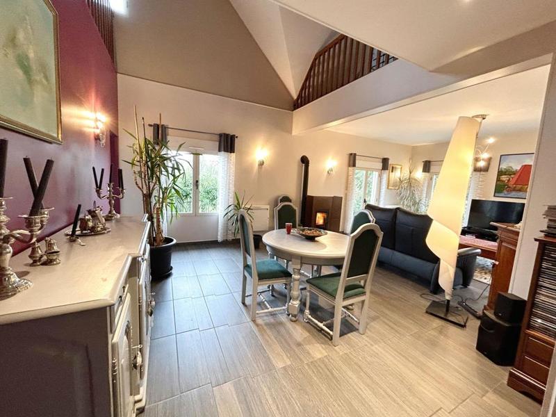 Maison - 216 m² - 8 pièces