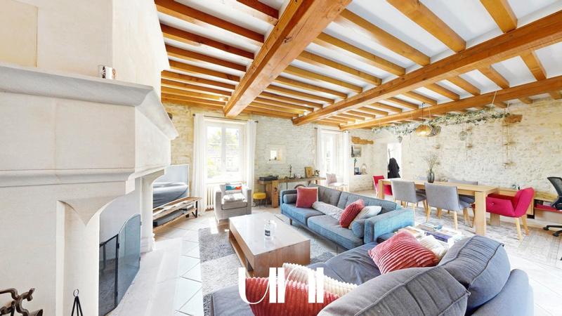 Maison - 360 m² - 12 pièces