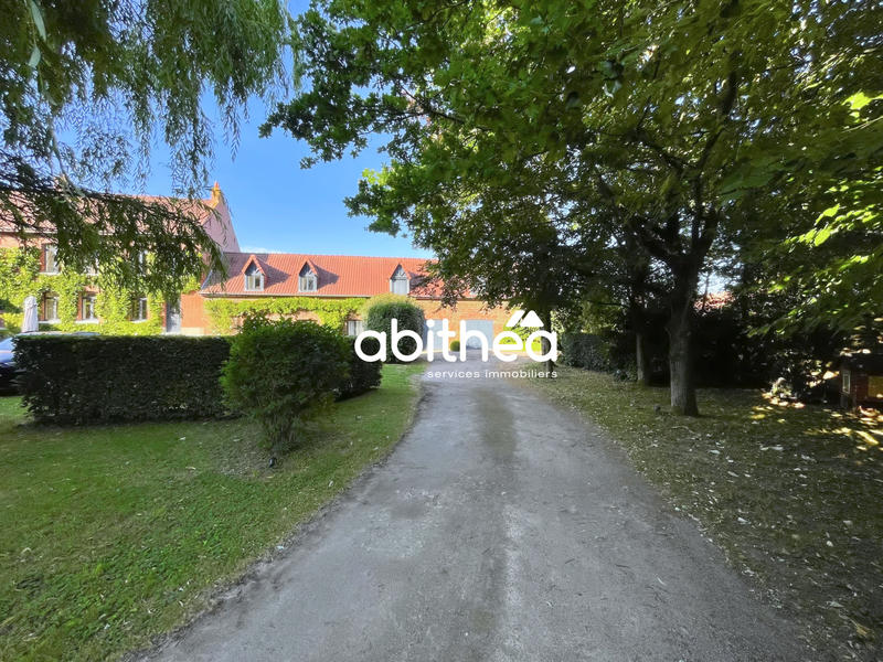 Propriété - 327 m² - 9 pièces