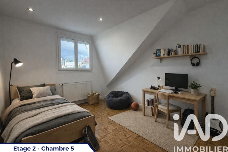 Maison - 180 m² - 11 pièces