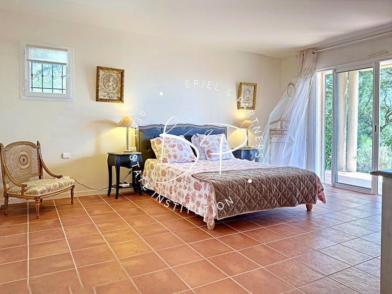 Maison - 267 m² - 8 pièces