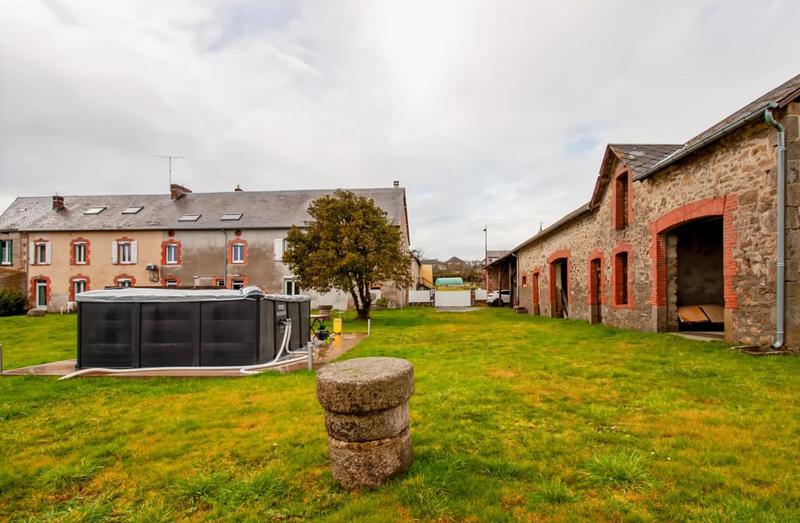 Propriété - 469 m² - 16 pièces