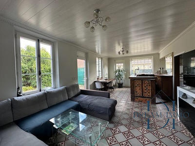 Maison - 216 m² - 7 pièces