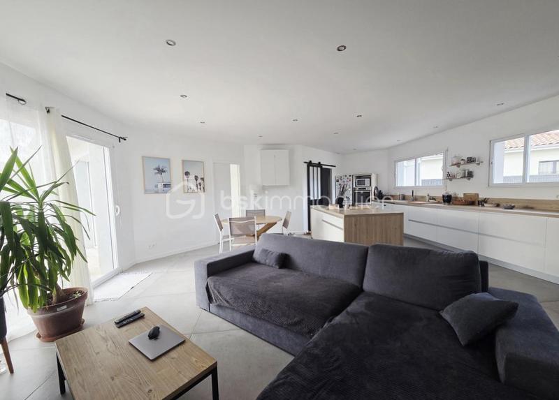 Maison - 99 m² - 4 pièces