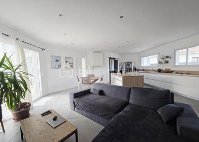 Maison - 99 m² - 4 pièces