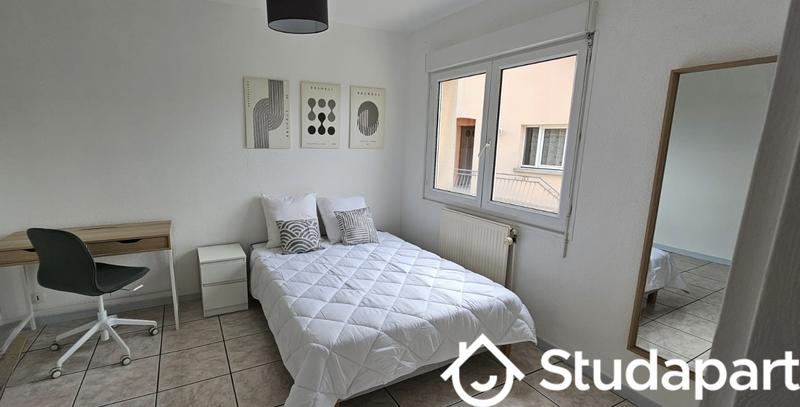 Chambre - 12 m² - 1 pièce