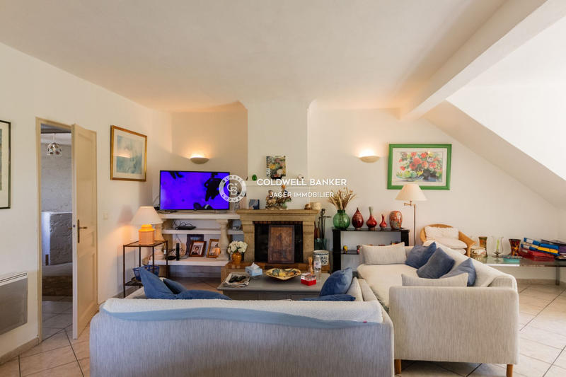 Maison - 218 m² - 7 pièces