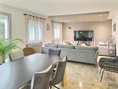 Appartement - 153 m² - 8 pièces