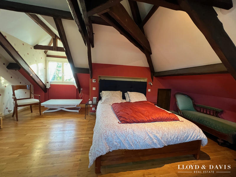 Maison - 269 m² - 12 pièces