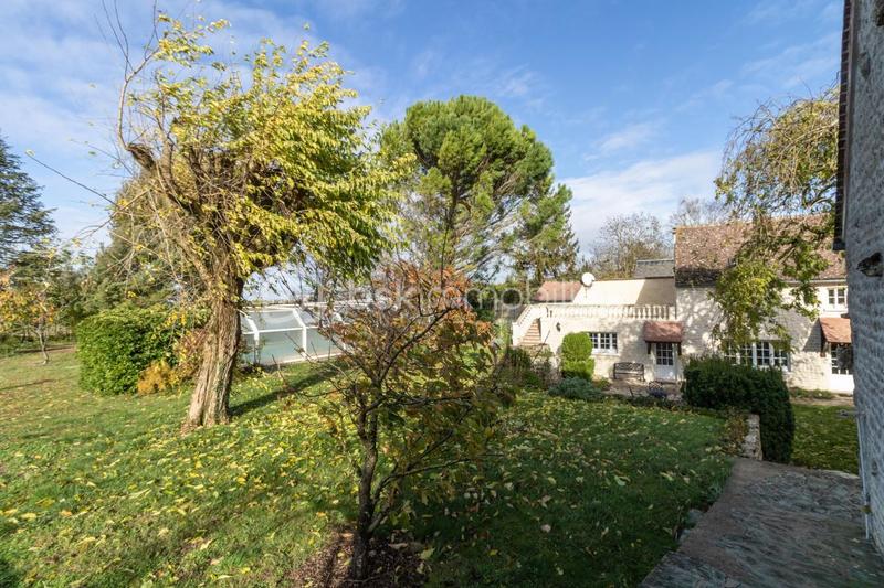 Maison - 302 m² - 9 pièces