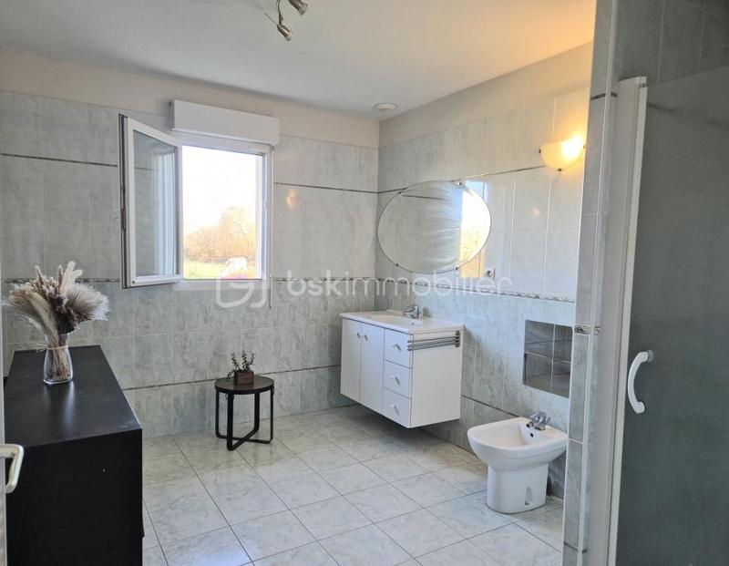 Maison traditionnelle - 122 m² - 6 pièces