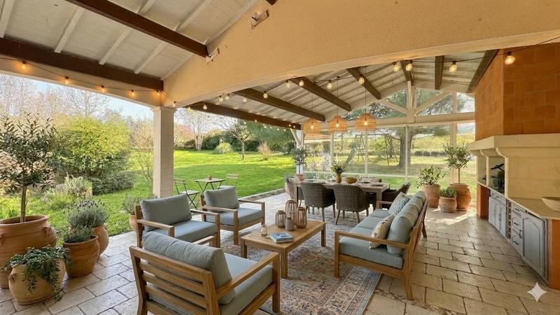 Maison - 333 m² - 10 pièces