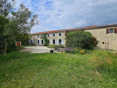 Longère - 241 m² - 8 pièces