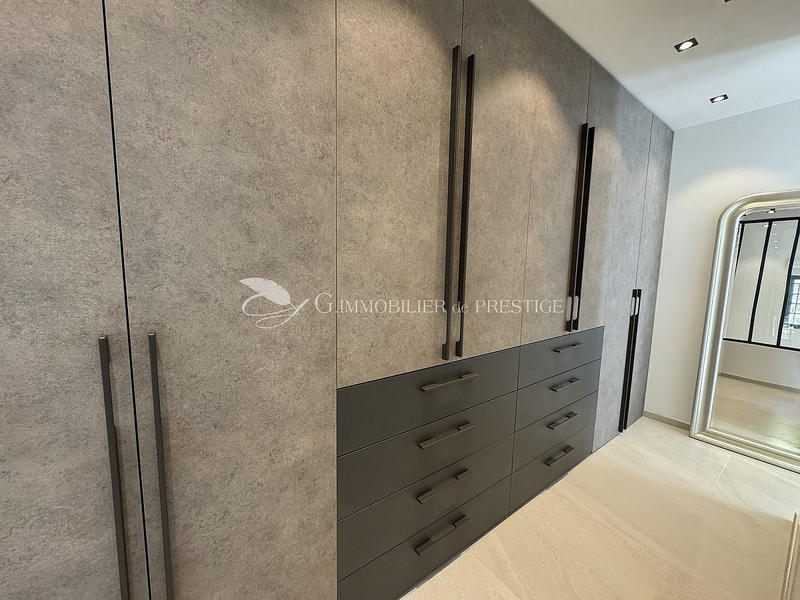 Propriété - 600 m² - 17 pièces