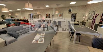 Local commercial - 1 930 m²