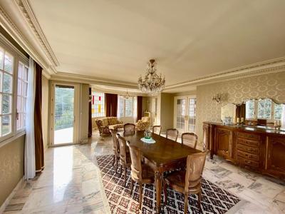 Maison - 384 m² - 9 pièces