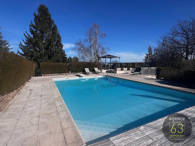 Maison - 430 m² - 9 pièces