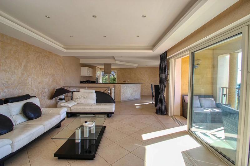 Maison - 450 m² - 8 pièces