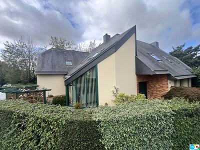 Maison - 246 m² - 8 pièces