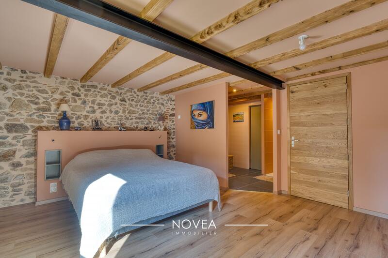 Maison - 222 m² - 6 pièces