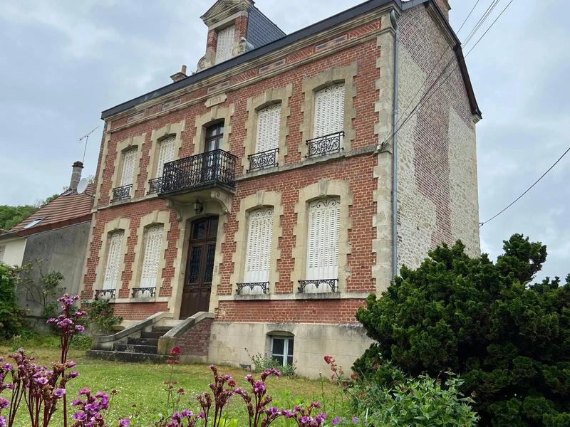 Maison - 272 m² - 12 pièces